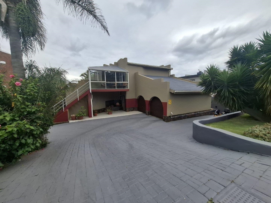 4 Bedroom Property for Sale in Wavecrest Eastern Cape
